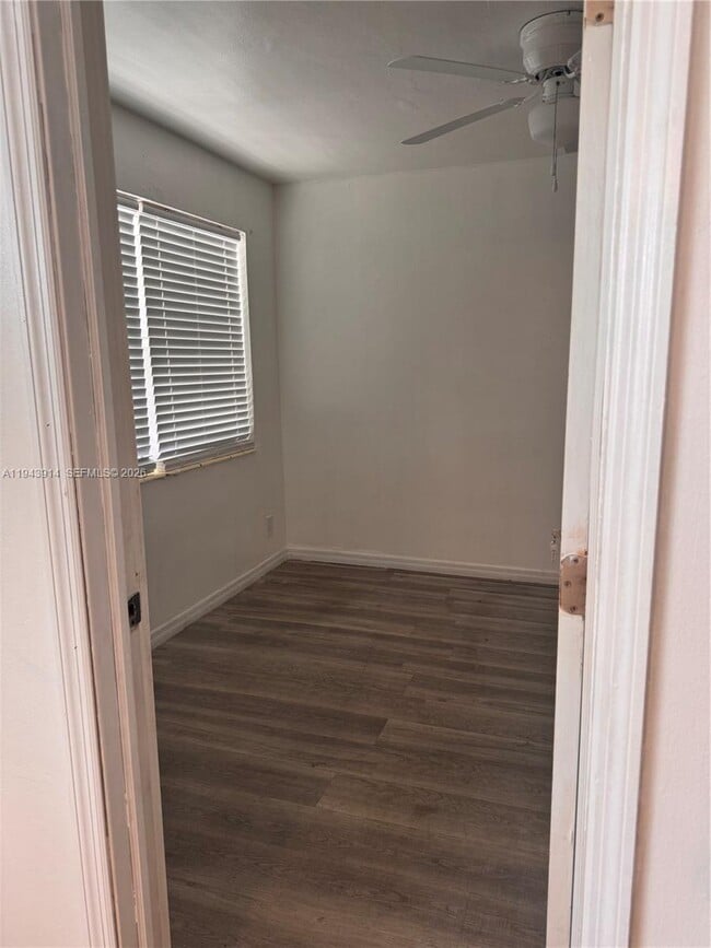 Building Photo - 5721 SW 41st St