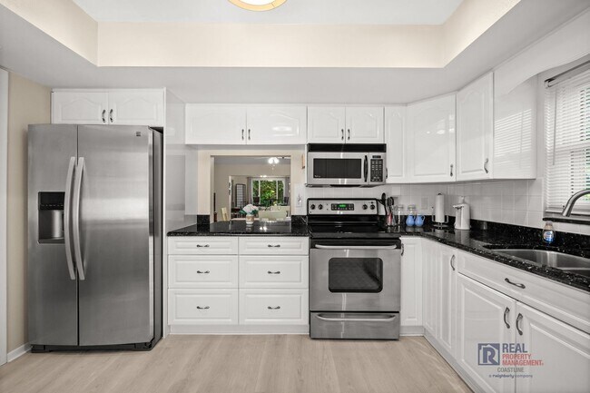 Building Photo - Charming 2BR/2BA Sarasota Retreat Near UTC - Annual Lease