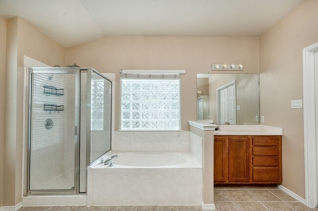 Building Photo - 3353 Rod Carew Dr