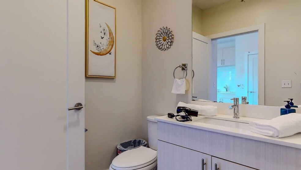 Building Photo - 545 Bedford St