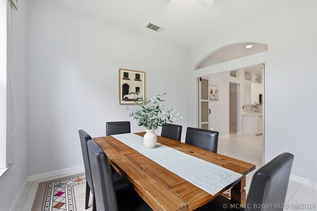 Building Photo - 707 SW San Salvador Cv
