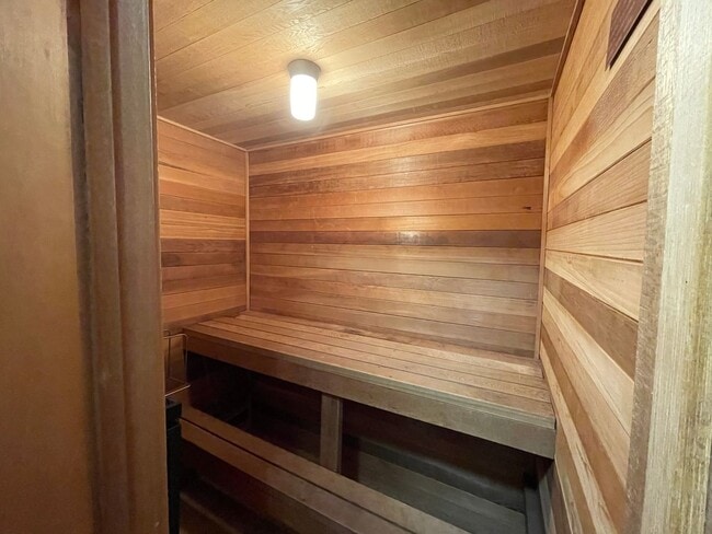 Building Photo - 2 Bed, 2 Bath Garden Condo in Kirkland!