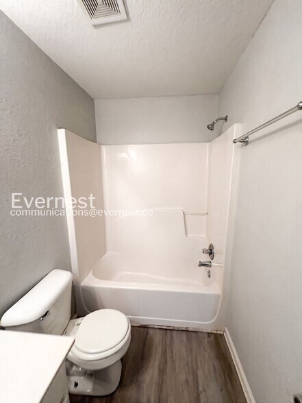 Building Photo - 7130 Brookview Way