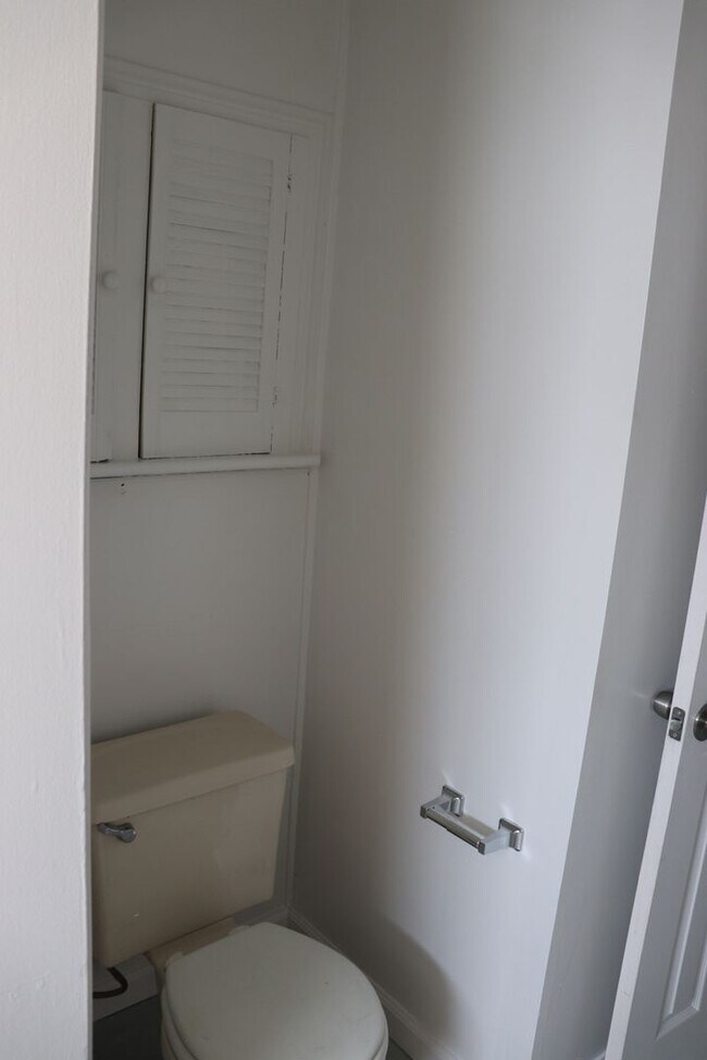 Building Photo - 2416 Cedar Dr