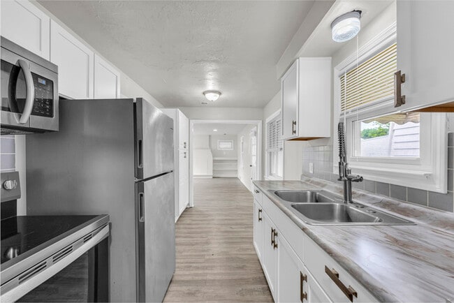 Building Photo - 3901 E 188th St