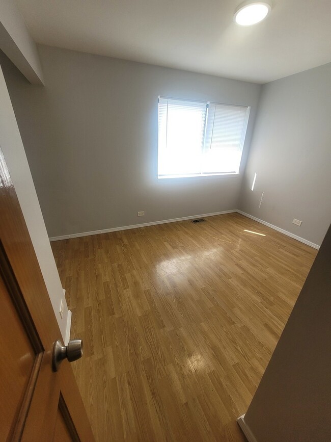 Building Photo - 2 Tower Ct