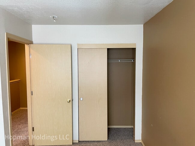 Building Photo - 2835 NE Stapleton Rd