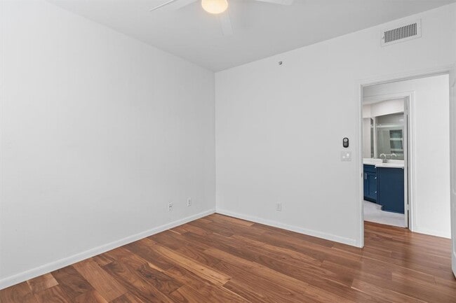 Building Photo - 6000 Shepherd Mountain Cove