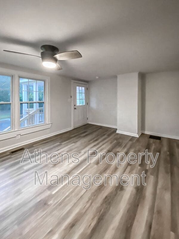 Building Photo - 183 Minor St