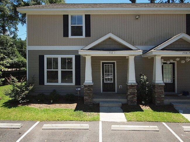 Building Photo - Hamptons on High – 4 Bedroom / 4 Bathroom Student Townhome Near FSU & TSC!