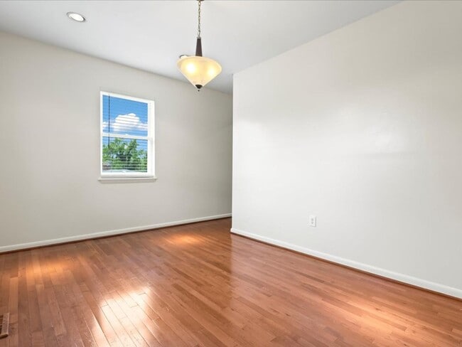 Building Photo - 65 53rd Pl SE