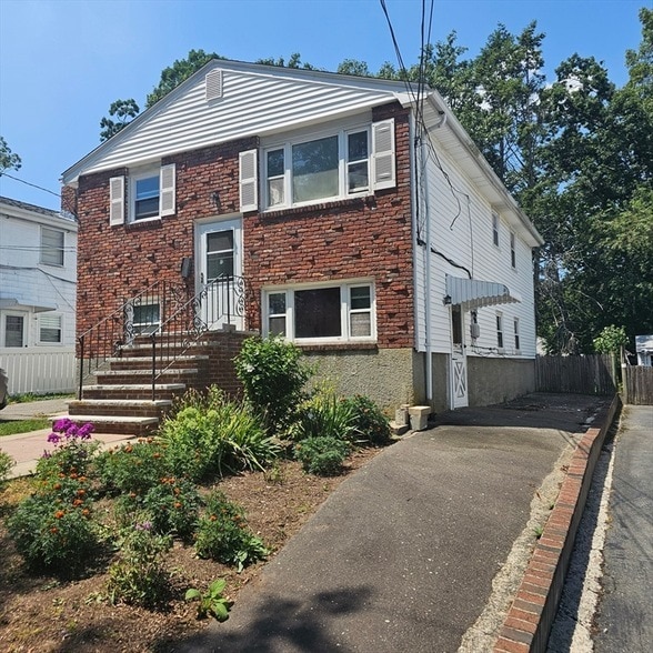 Primary Photo - 131 Itasca St