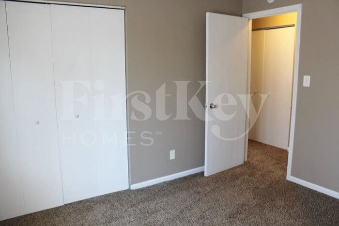 Building Photo - 5064 Parterra Ct