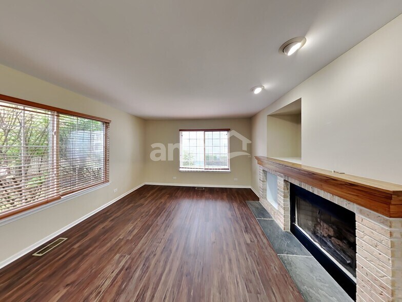 Building Photo - 2670 Spinnaker Dr
