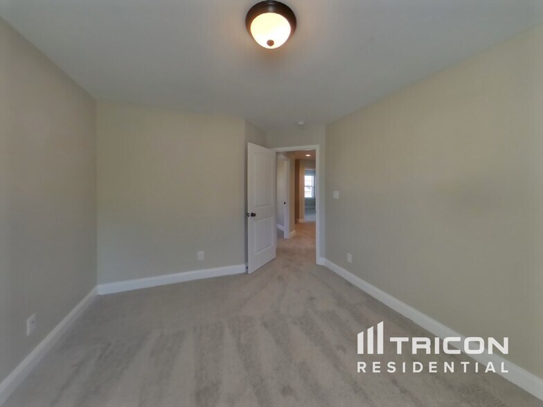 Building Photo - 714 Banister Dr