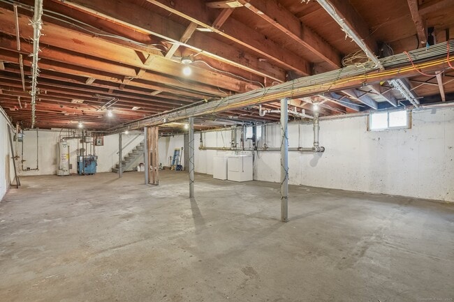 Building Photo - 170 Riverside Dr