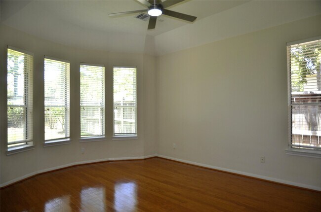 Building Photo - 218 Heathbrook Ln
