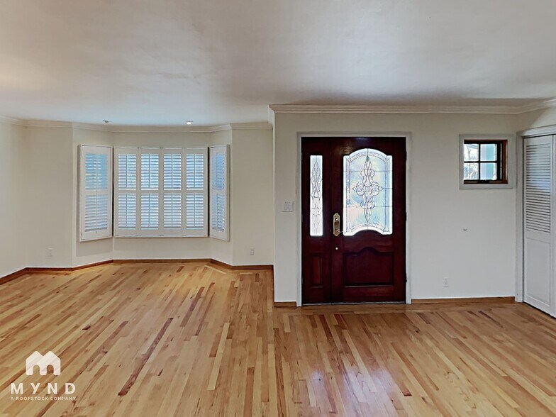Building Photo - 10924 Barranca Dr