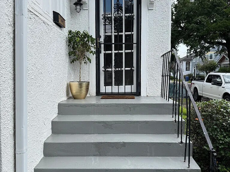 Building Photo - 3636 Upperline St