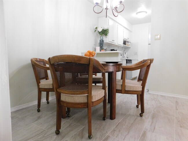 Building Photo - 3131 Cummins St