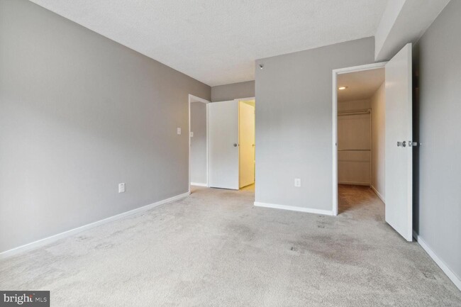 Building Photo - 2921 N Leisure World Blvd