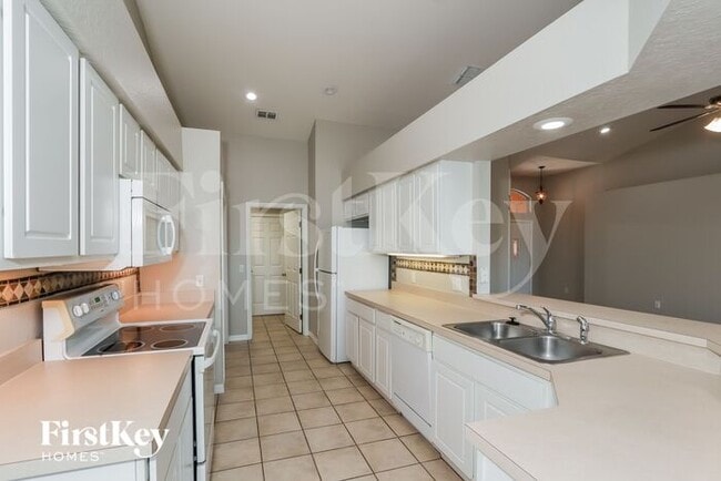 Building Photo - 2530 Pine Valley Dr