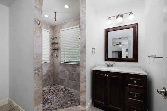 Building Photo - 12826 Hill Dr
