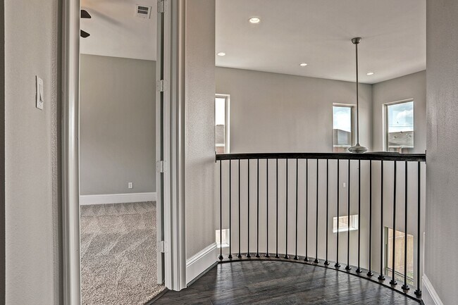 Building Photo - 4851 Benning Dr