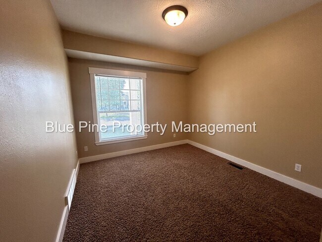 Building Photo - 690 Carriagegate Ln