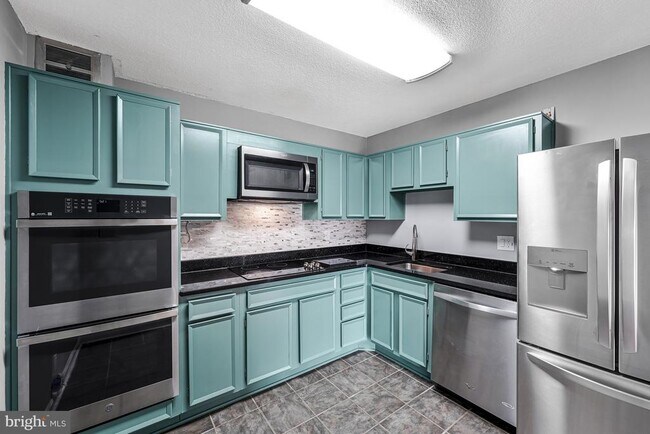 Building Photo - 8360 Greensboro Dr