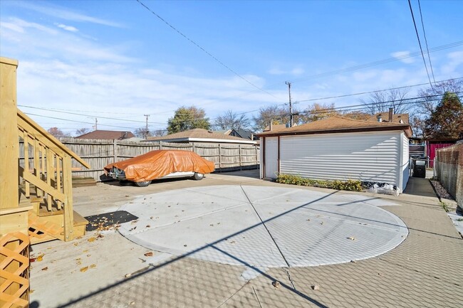 Building Photo - 11051 S Avenue D