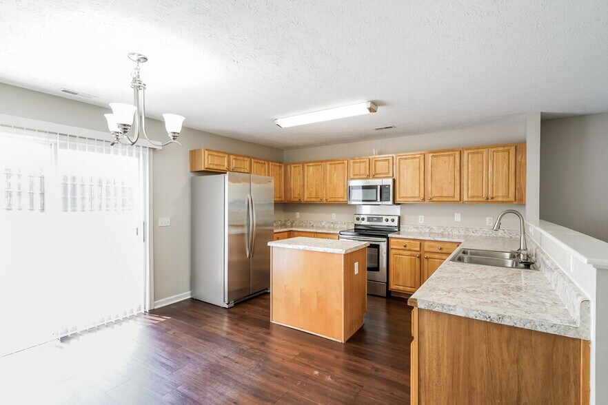 Building Photo - 3624 Coles Branch Dr