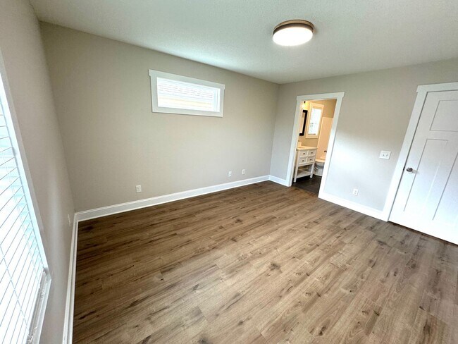 Building Photo - West AVL - Modern, 2-Bedroom Townhome