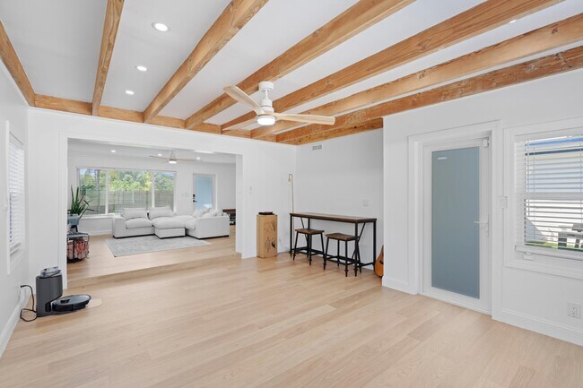 Building Photo - 1517 NW 12th Ave