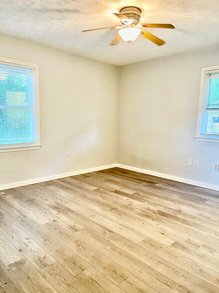 Building Photo - 1006 New St