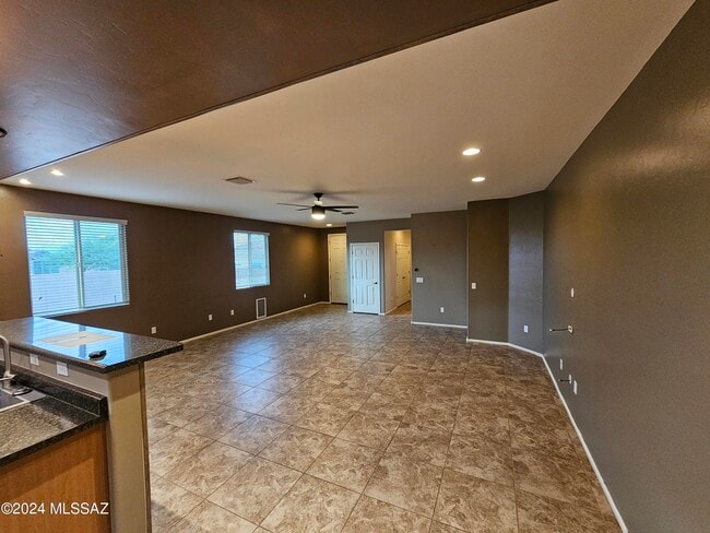 Building Photo - 6652 W Fishermans Dr