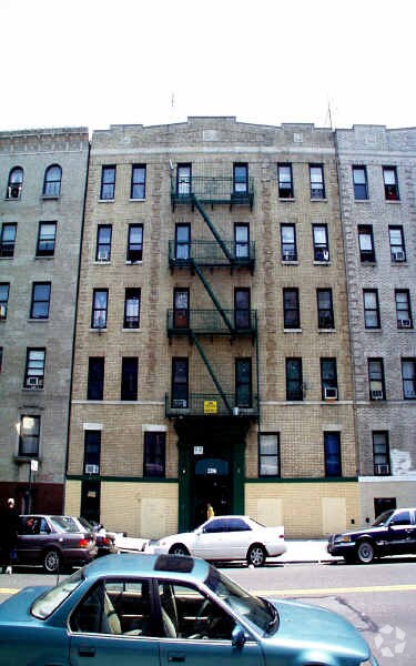 Primary Photo - 2396 Valentine Ave