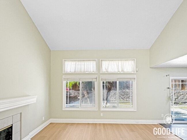 Building Photo - Beautiful 3-Bed Home w/ Vaulted Ceilings, Stainless Appliances, Private Backyard & 2-Car Garage