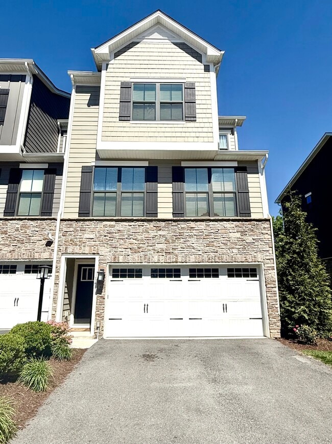 Building Photo - 141 Laurel Pl Ln