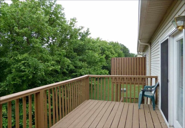 Building Photo - 2123 Creekside Way
