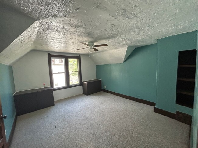 Building Photo - 3 bedroom Single Family House