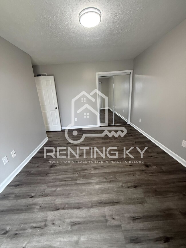 Building Photo - 117-119 Lakeview Drive