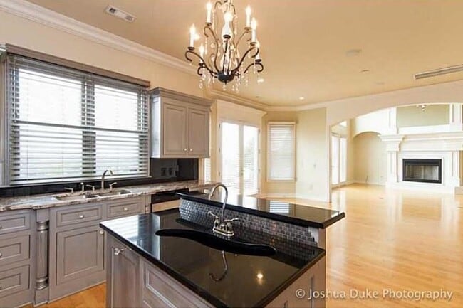 Building Photo - 3189 N Blue Star Dr