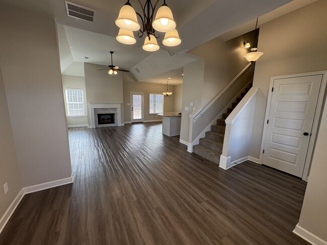 Building Photo - 2113 Metcalf Wy