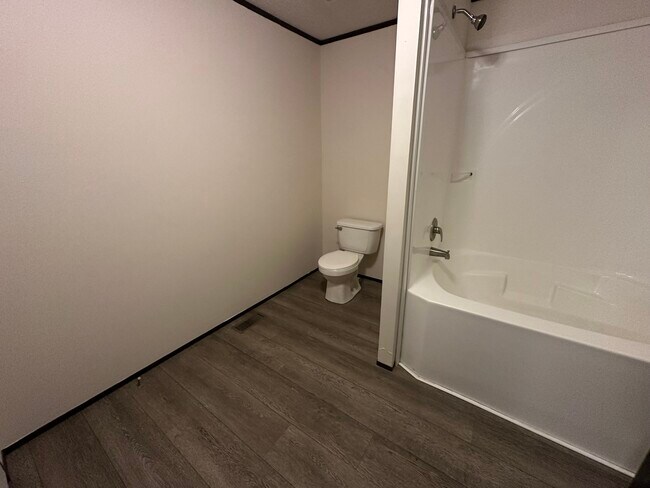 Building Photo - 2123 Bradford St