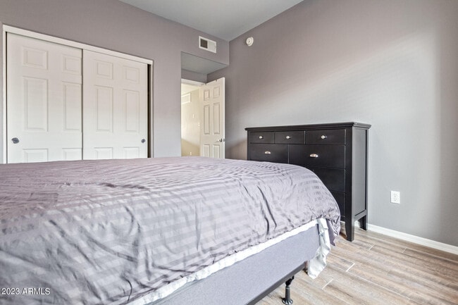 Building Photo - 2150 W Alameda Rd