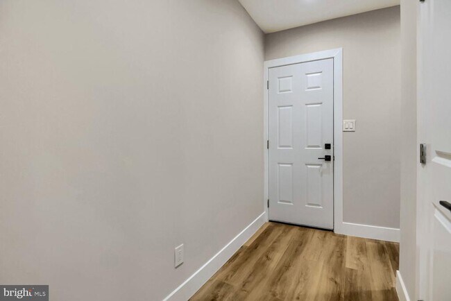 Building Photo - 2542 Oswego Ave