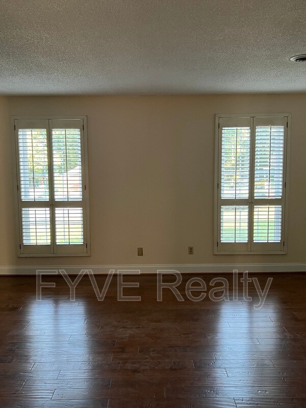 Building Photo - 7914 Gleason Dr