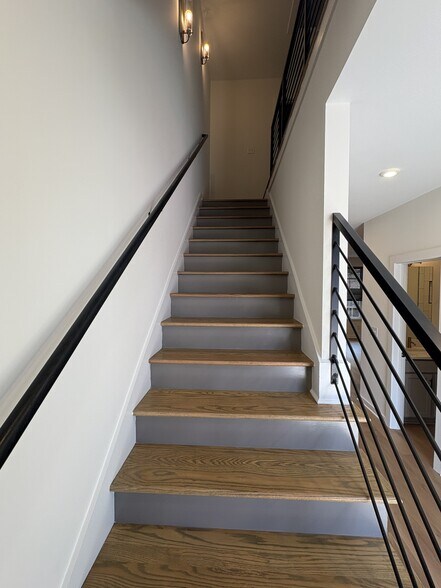 Building Photo - 628 Wallace Ct