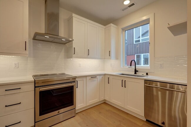 Building Photo - Live Where Style Meets Convenience – 2BR Townhome + Garage